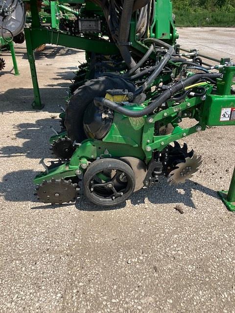 Image of John Deere 1725C equipment image 1