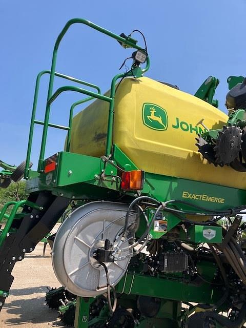 Image of John Deere 1725C equipment image 4