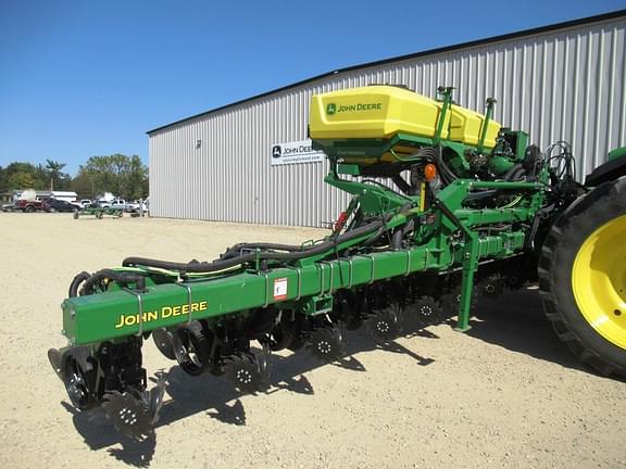 Image of John Deere 1725C equipment image 2