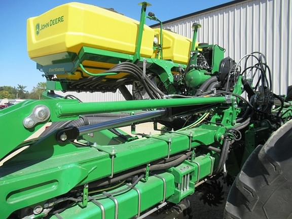 Image of John Deere 1725C equipment image 3