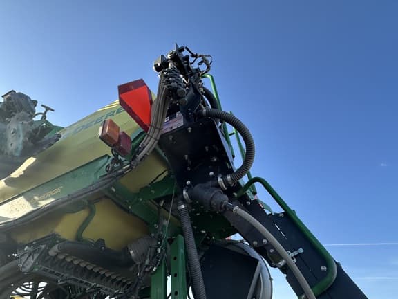 Image of John Deere 1725C equipment image 2