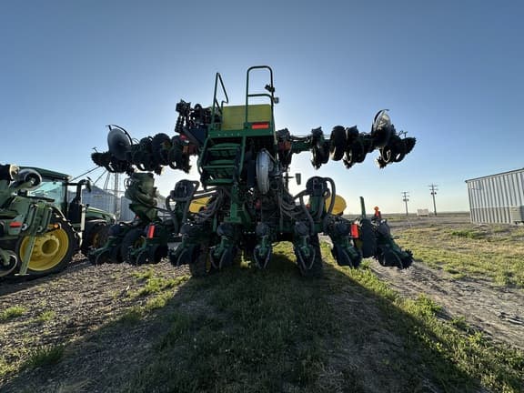 Image of John Deere 1725C equipment image 1
