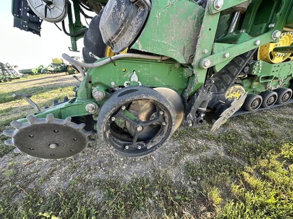 Image of John Deere 1725C equipment image 3