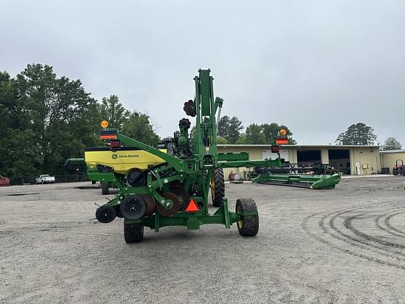 Image of John Deere 1745 equipment image 3