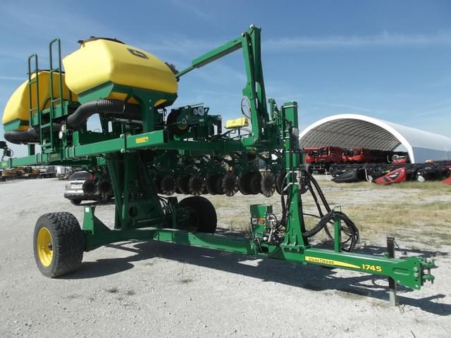 Image of John Deere 1745 equipment image 1