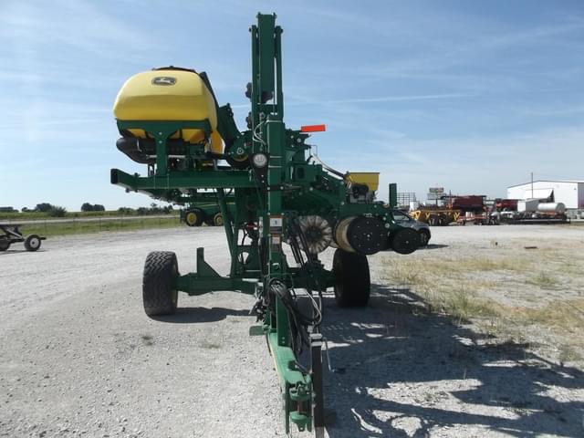 Image of John Deere 1745 equipment image 3