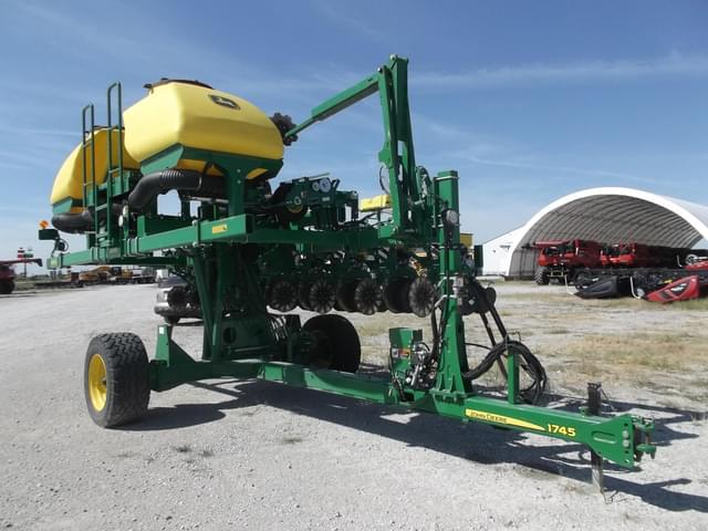 Image of John Deere 1745 equipment image 2