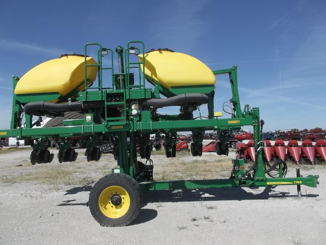 Image of John Deere 1745 Primary image