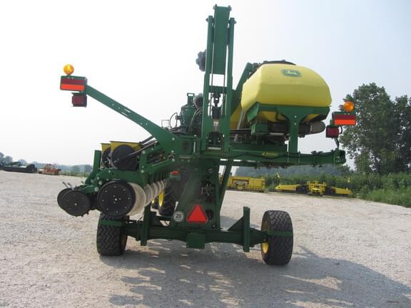Image of John Deere 1745 equipment image 3