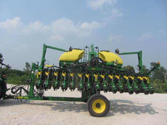 Image of John Deere 1745 Primary image