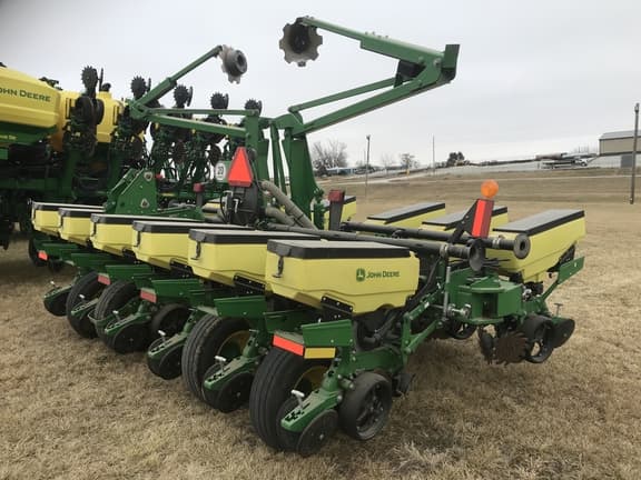 Image of John Deere 1765 equipment image 3