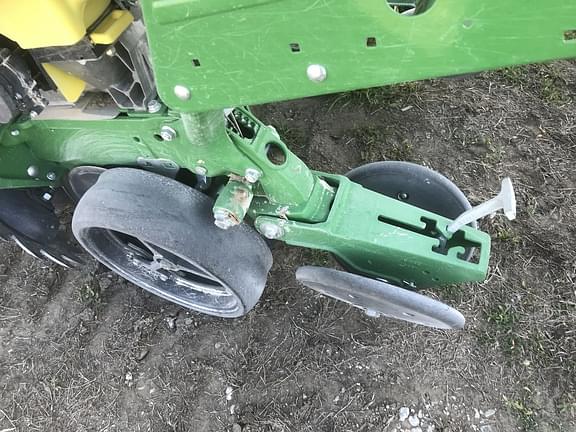 Image of John Deere 1765 Image 1