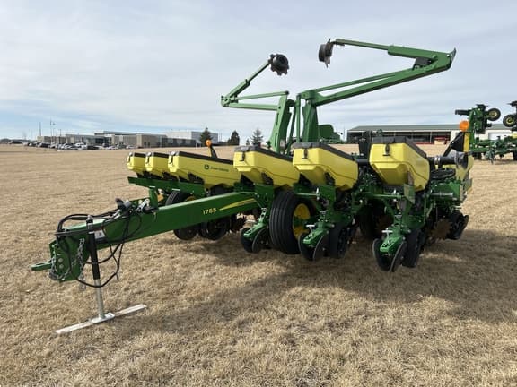 Image of John Deere 1765 equipment image 2