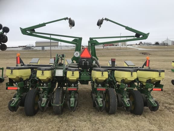 Image of John Deere 1765 equipment image 4