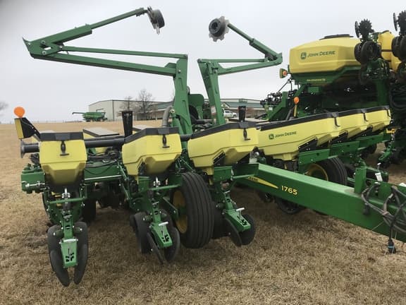 Image of John Deere 1765 equipment image 2