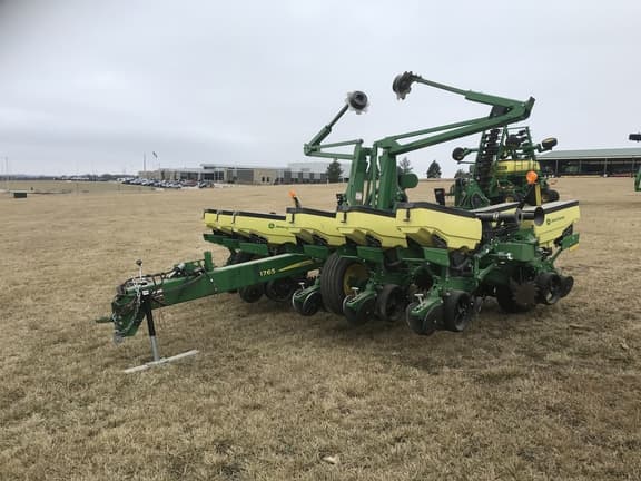 Image of John Deere 1765 Primary image