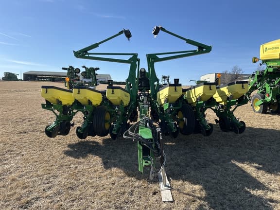 Image of John Deere 1765 equipment image 1