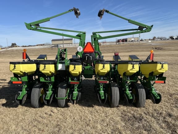 Image of John Deere 1765 equipment image 4