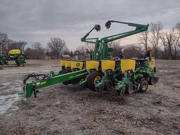 Image of John Deere 1765 equipment image 1