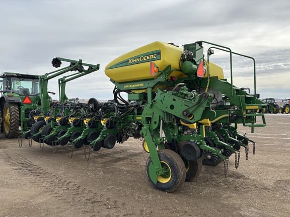 Image of John Deere 1770 equipment image 3