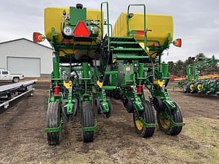 Main image John Deere 1775 10