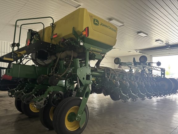 2023 John Deere 1775 Equipment Image0