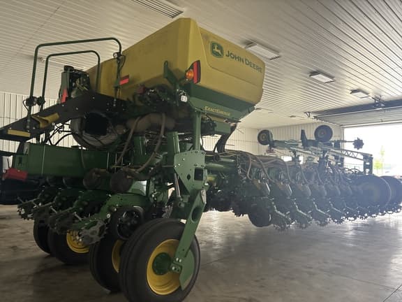 Image of John Deere 1775 Primary image