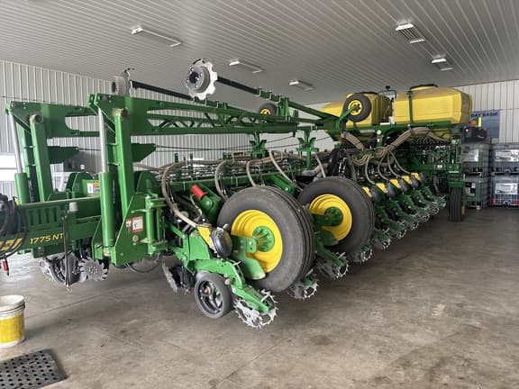 Image of John Deere 1775 equipment image 2