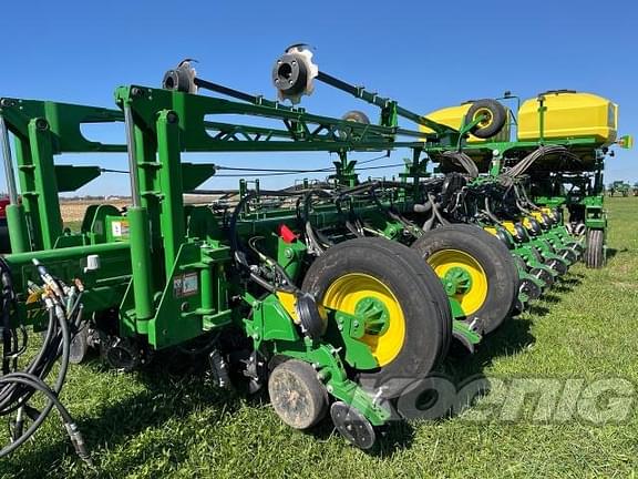 Image of John Deere 1775 Primary image