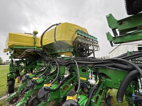 Image of John Deere 1775 equipment image 2