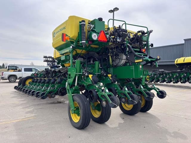 Image of John Deere 1775 equipment image 4