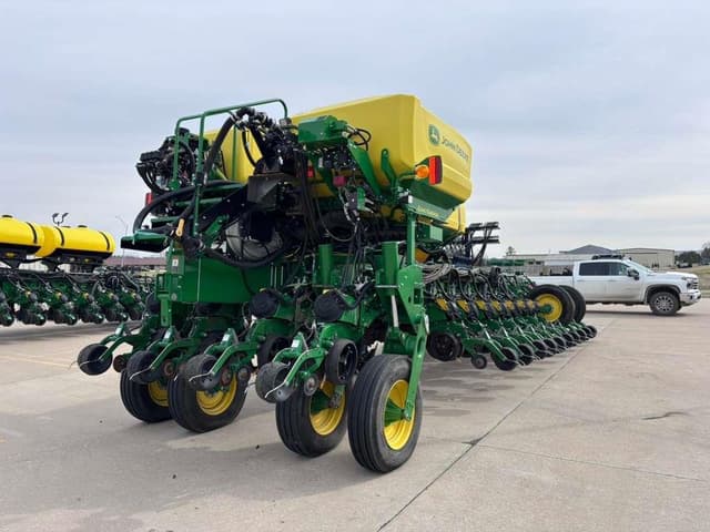 Image of John Deere 1775 equipment image 2