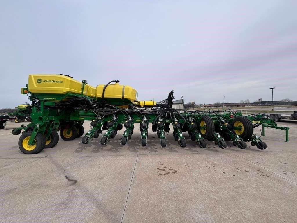 2023 John Deere 1775 Equipment Image0