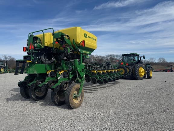 Image of John Deere 1775 Primary image