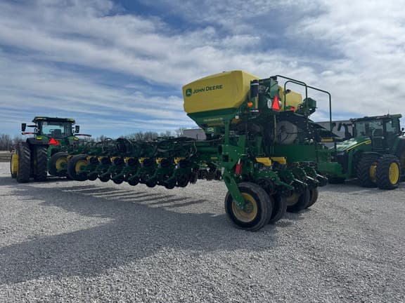 Image of John Deere 1775 equipment image 2