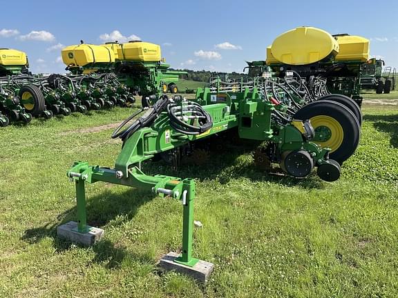 Image of John Deere 1775 Primary image