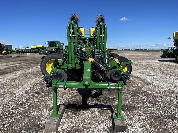 Image of John Deere 1775 equipment image 1