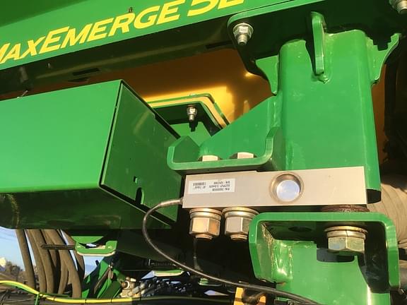 Image of John Deere 1775 equipment image 4