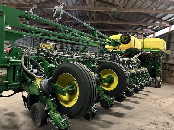 2023 John Deere 1775 Equipment Image0