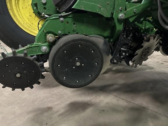 Image of John Deere 1775 equipment image 1