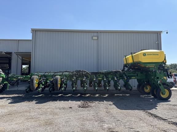 Image of John Deere 1775 Primary image