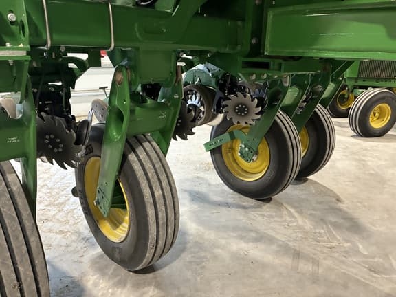 Image of John Deere 1775 equipment image 4