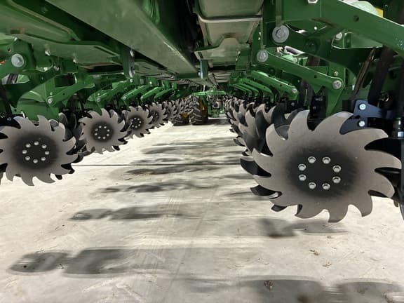 Image of John Deere 1775 equipment image 3