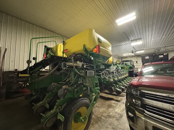 Image of John Deere 1775 equipment image 1