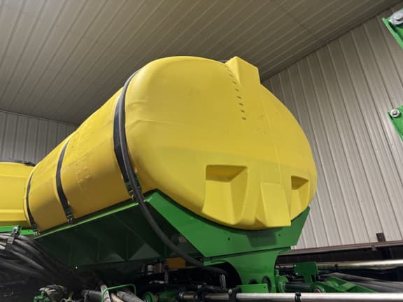 Image of John Deere 1775 equipment image 3
