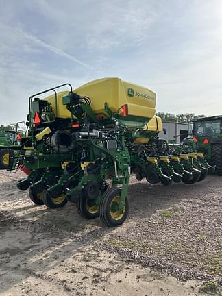 Image of John Deere 1775 equipment image 2