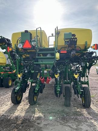 Image of John Deere 1775 equipment image 4