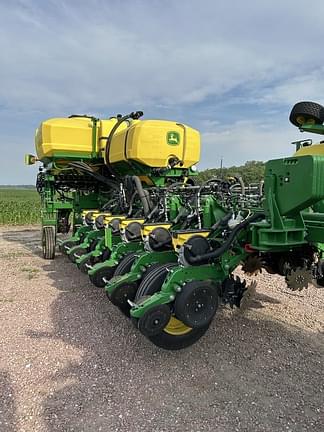 Image of John Deere 1775 Primary image