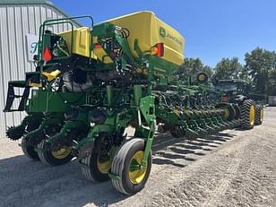 Main image John Deere 1775 1