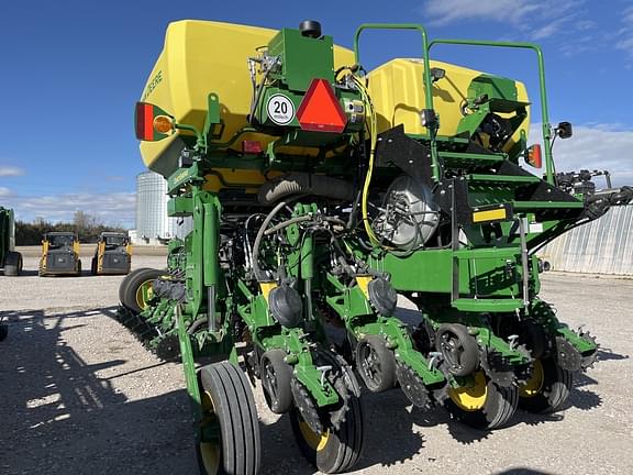 Image of John Deere 1775 equipment image 4